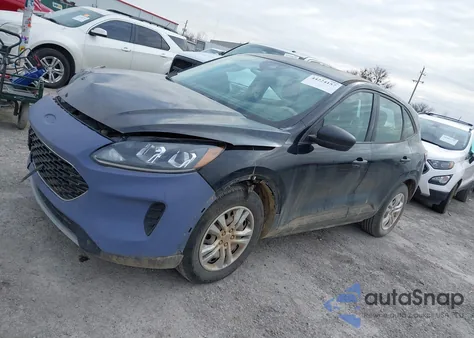 2021 Ford Escape S z USA, uszkodzony, nr VIN 1FMCU0F61MUA13153